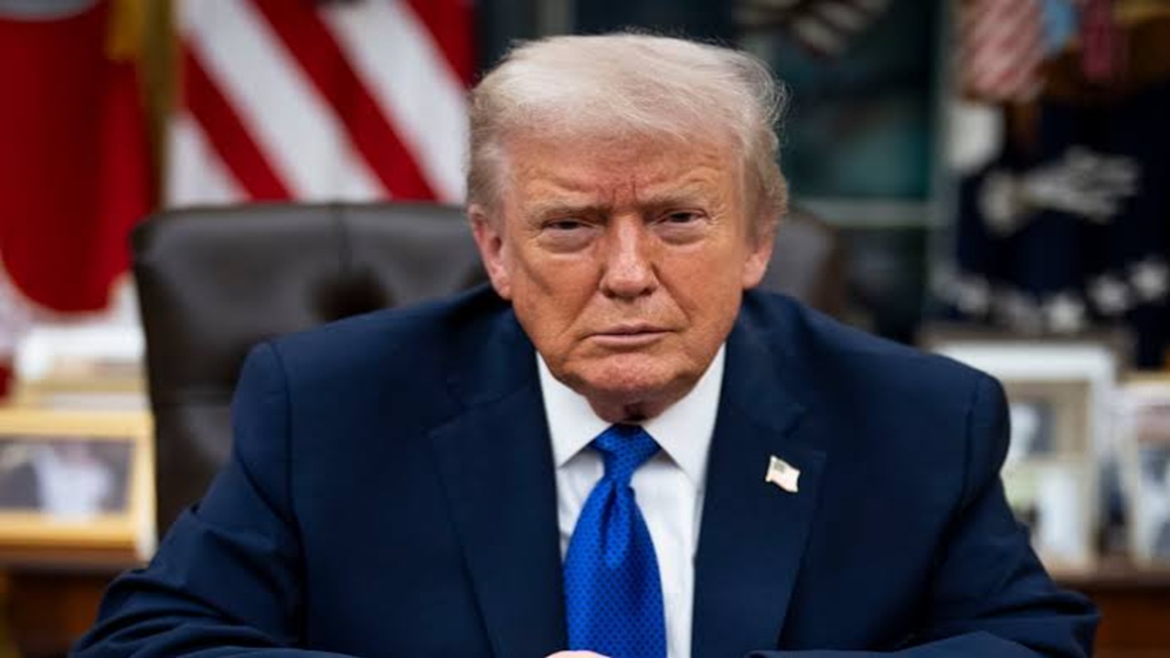 Donald Trump: अमेरिकेची मोठी कारवाई! भारतीय वंशाच्या व्यक्तीसह २५ जणांचे नागरिकत्व होणार रद्द, यामागचं नेमकं कारण काय?