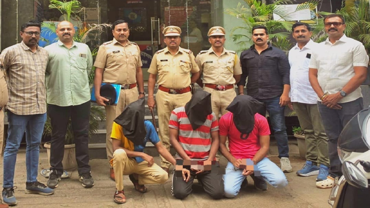 पुणे रेल्वे स्थानकात बुकिंग क्लार्कवर चाकूने सपासप वार; तब्बल 150 सीसीटीव्ही तपासणीनंतर टोळीला पकडले