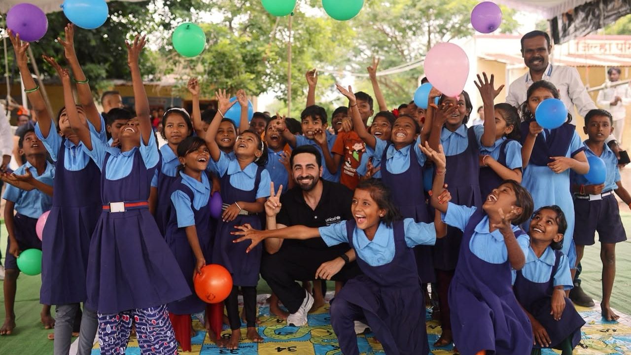 Ayushmann Khurrana: आयुष्मान खुरानाचं मुलांच्या सुरक्षित बालपणासाठी आवाहन; जालन्यात UNICEFच्या कार्यक्रमाला दिली भेट