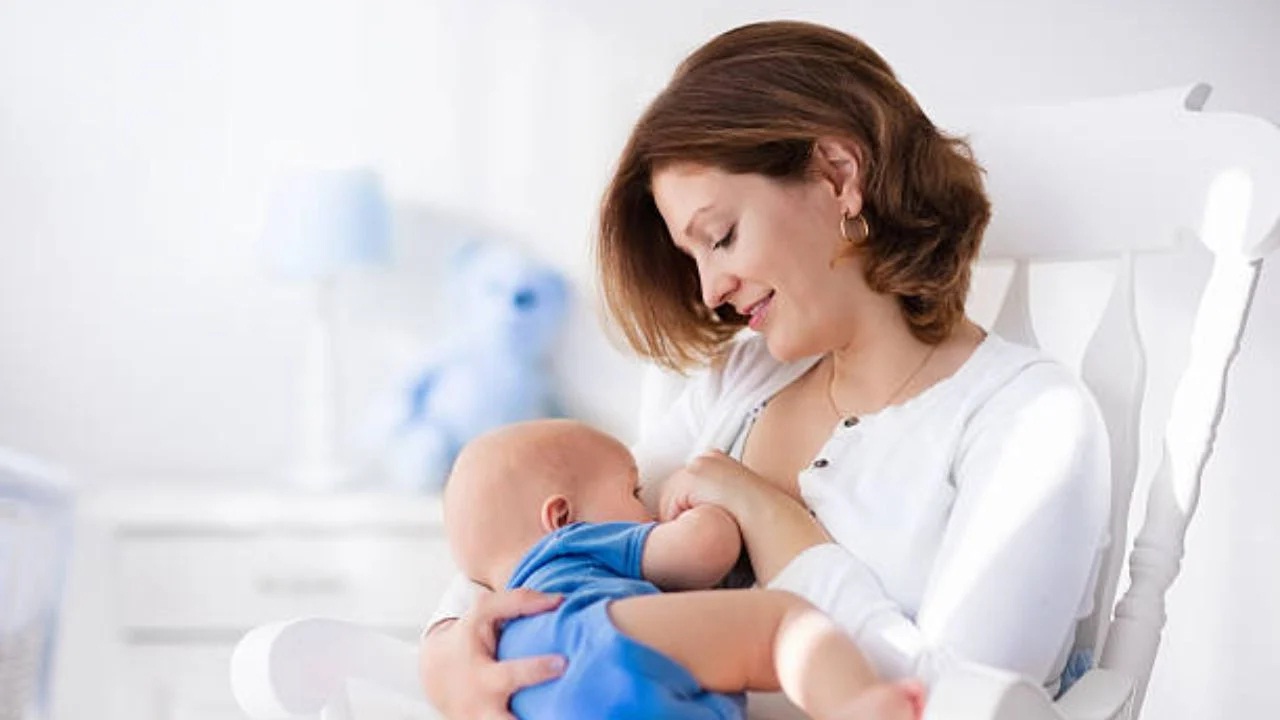 World Breastfeeding Week : प्रत्येक स्तनपान फरक घडवून आणते! बाळाच्या आरोग्यासाठी आईचे दूध का आहे ‘अमृत’? तज्ज्ञांनी दिली माहिती