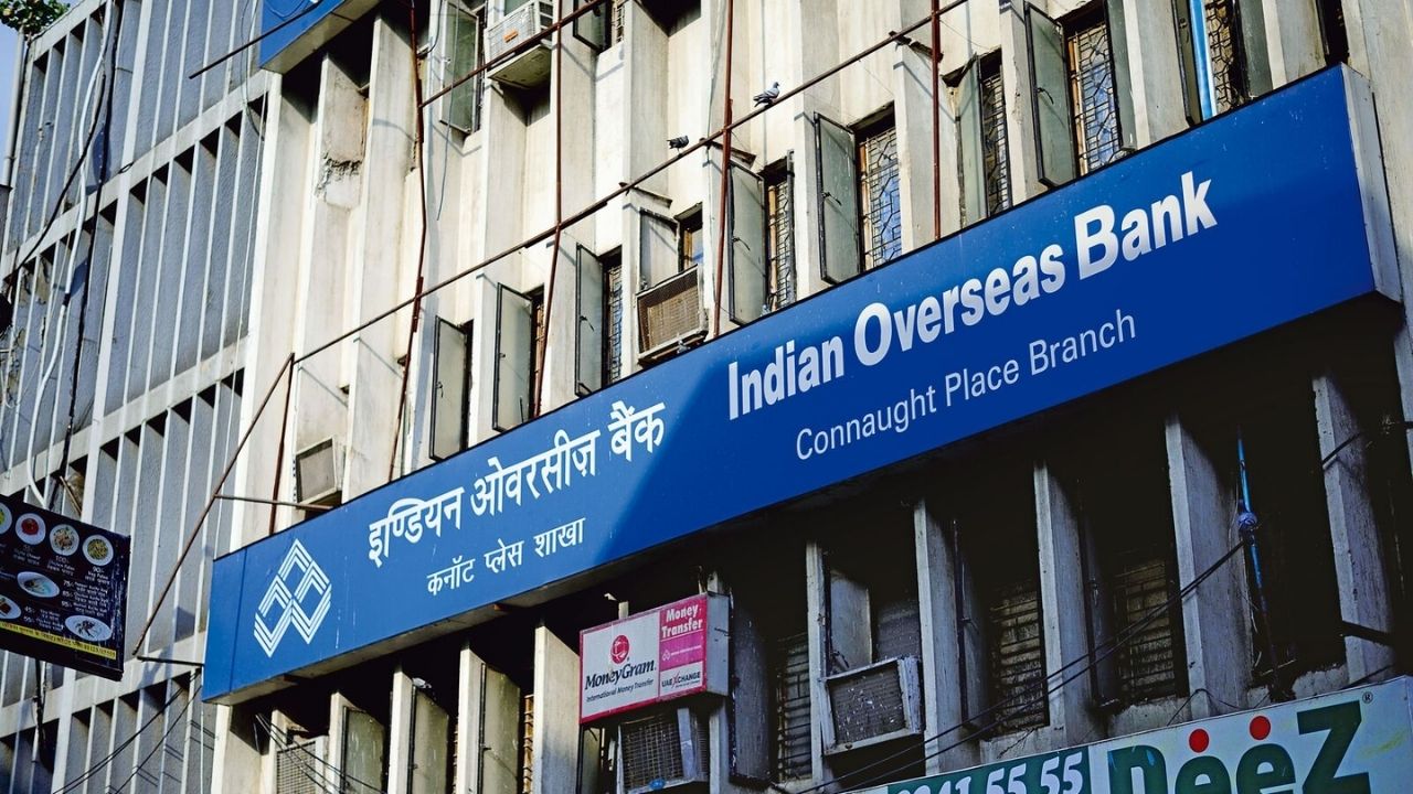 IOB Recruitment 2026: इंडियन ओव्हरसीज बँकेत बंपर भरती; ‘या’ तारखेपर्यंत करा अर्ज