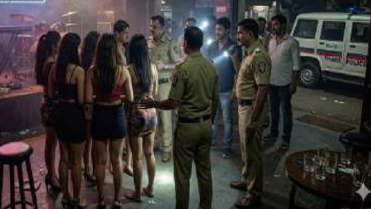 बारवर गुन्हे शाखेची छापा कारवाई; आठ जणांवर गुन्हा दाखल; तब्बल 89 ग्राहक आढळले