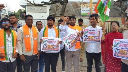 बारामतीत भाजप युवा मोर्चा आक्रमक! काँग्रेस कार्यालयासमोर ‘वंदे मातरम्’च्या घोषणा