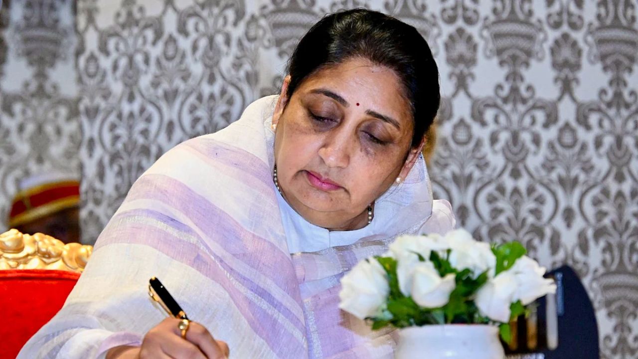 ‘गुंगी गुडिया’ वरून राजकारण पेटले, काँग्रेस-राष्ट्रवादीत नवा वाद; सुनेत्रा पवारांवरील टीकेला अजित पवार गटाचा पलटवार