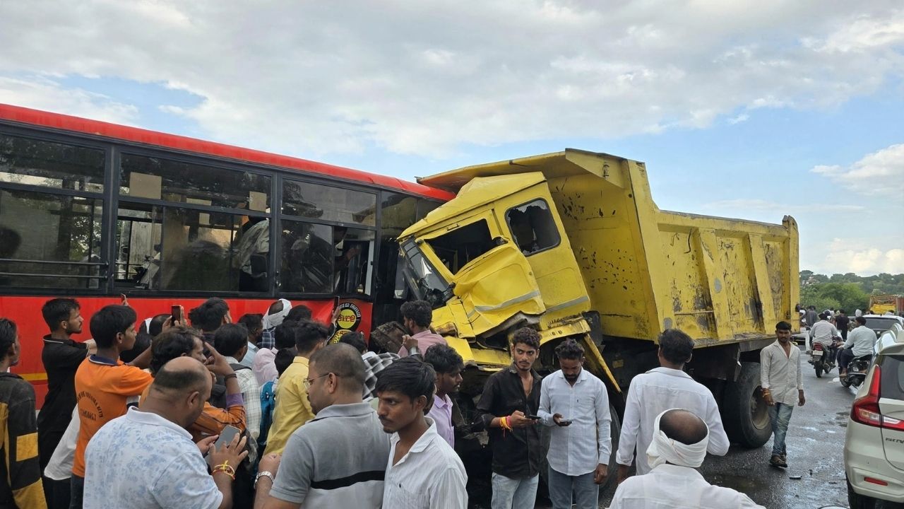 Buldhana News: एसटी बस-टिप्परच्या धडकेत १ ठार ६ जण जखमी; चिखली-खामगाव महामार्गावर घडला अपघात