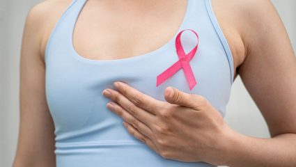 Breast Cancer : फक्त वाढत्या वयातच नाही! तरुण महिलांमध्येही वाढतोय स्तनाचा कर्करोग; तज्ज्ञांनी सांगितली कारणं