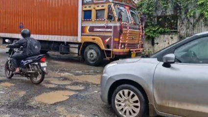 खड्ड्यांचे साम्राज्य अन् ट्रॅफिकचा फास, चाकणमधून 20 कंपन्या गाशा गुंडाळणार? हजारो जणांचे रोजगार धोक्यात