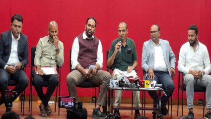चाकणमधील उद्योजक आक्रमक; 15 ते 30 दिवसांत एमआयडीसीतील रस्ते दुरुस्तीची मागणी