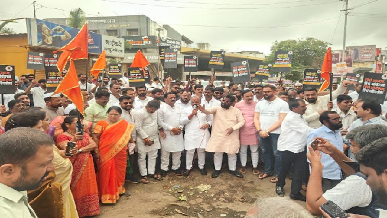 पुणे-नाशिक रेल्वेसाठी चाकणमध्ये एल्गार; सर्वपक्षीय नेते अन् कार्यकर्ते आक्रमक