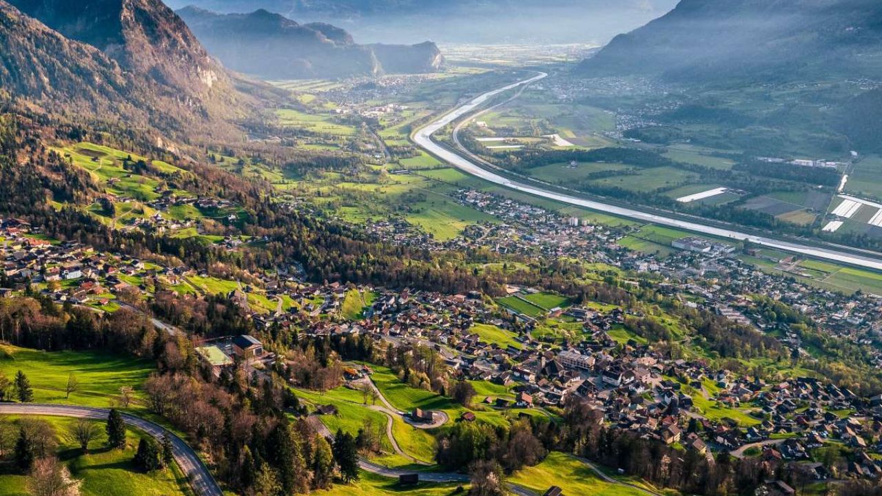 Liechtenstein Country: विमानतळ नाही, स्वतःची आर्मी नाही…तरीही ‘हा’ देश जगातील सर्वात श्रीमंत कसा काय?