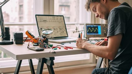 Electronics Recruitment: AI मुळे नोकरी जाण्याची भीती? ‘या’ कंपनीकडून ५ हजार रोजगारांची मोठी घोषणा!