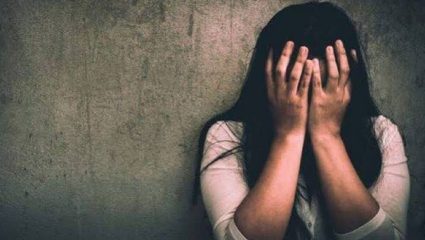 तुझी इन्स्टा आयडी दे, मला तुझ्यासोबत…; अल्पवयीन तरुणीला भर रस्त्यात मारहाण