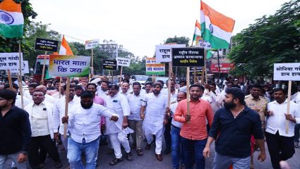 अवमानाची लढाई आमने-सामने; लातुरात काँग्रेस विरुद्ध भाजप युवा मोर्चाचे जोरदार आंदोलन