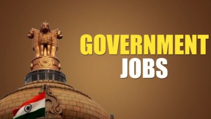 Government Jobs: १० वी पास आहात आणि सरकारी नोकरीचे स्वप्न पाहताय? जाणून घ्या कोणकोणत्या विभागांमध्ये मिळतात संधी!