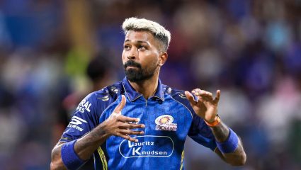 Hardik Pandya चा मुंबई इंडियन्सला रामराम? २५ कोटींसह कर्णधारपदाची ऑफर; ‘या’ संघात जाणार?