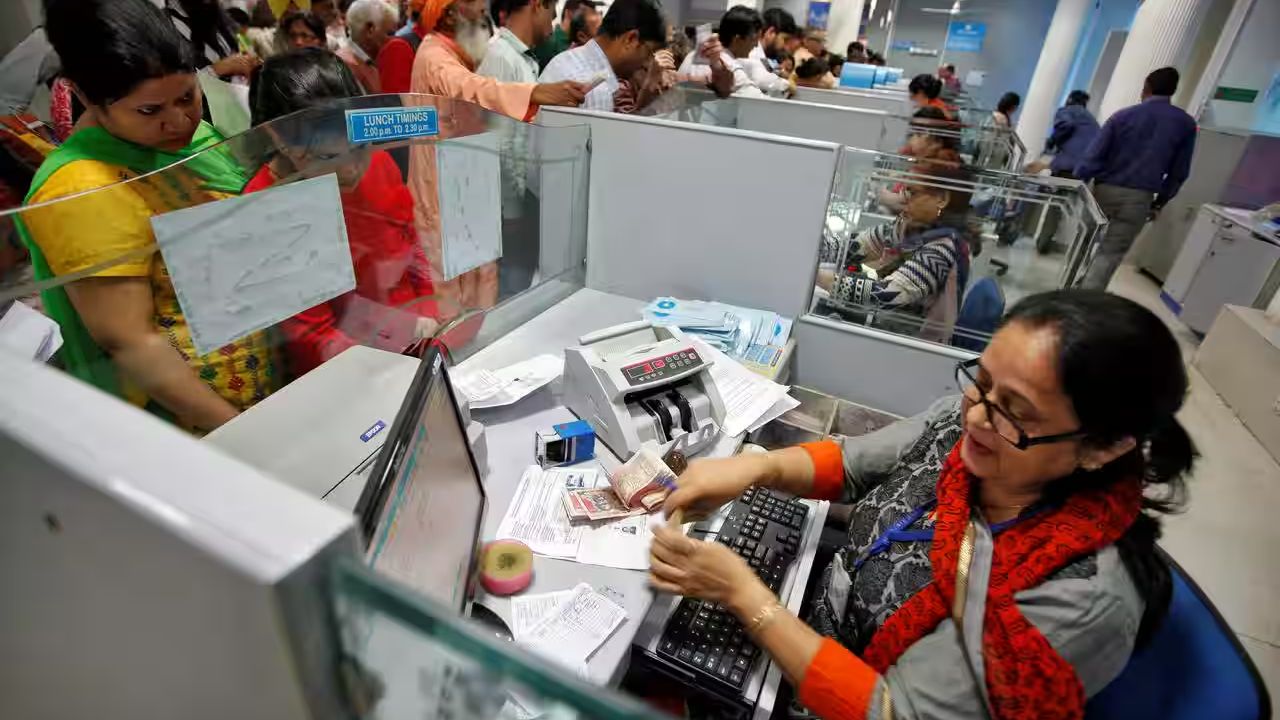 बँकत नोकरीची सुवर्णसंधी! IBPS Clerk 2026 साठी अर्ज करण्याची मुदत वाढली; आता ‘या’ तारखेपर्यंत करा अर्ज!