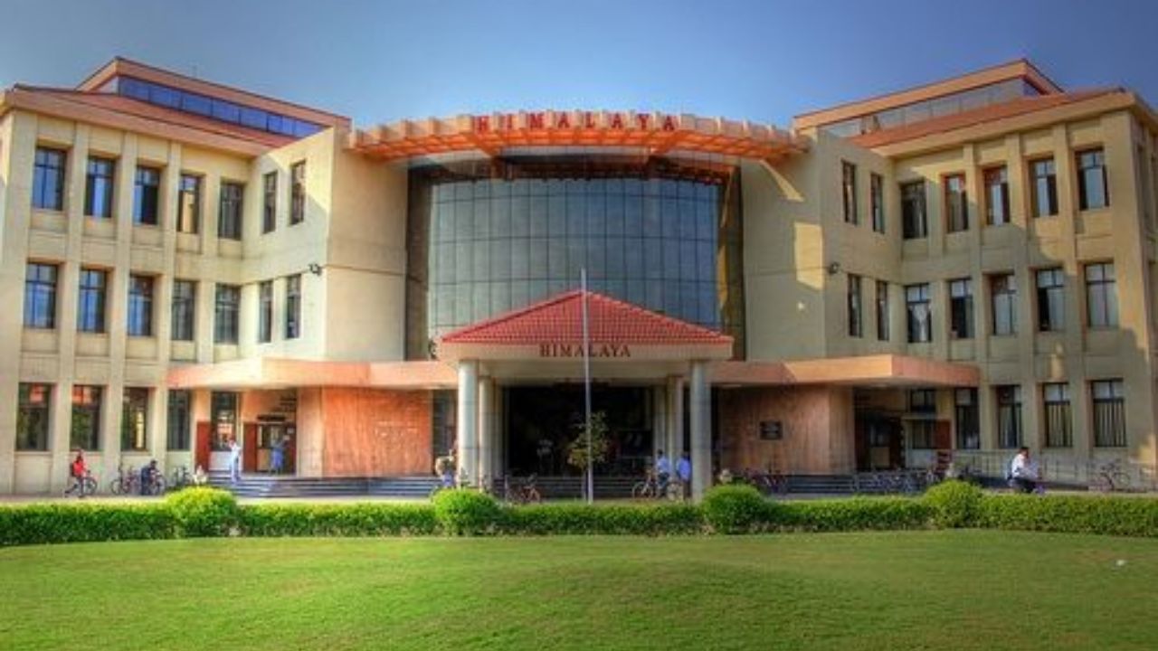IIT Madras : इंजिनिअरिंगसाठी प्रसिद्ध असलेली IIT मद्रास आता ‘या’ क्षेत्रात टाकणार पाऊल; जाणून घेण्यासाठी वाचा सविस्तर..