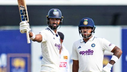 IND vs SL Live: गॉल टेस्टमध्ये टीम इंडियाचा दबदबा! पडिक्कलने ठोकल्या 167 धावा, जुरेलचीही फिफ्टी; भारताने उभारला 460 धावांचा डोंगर