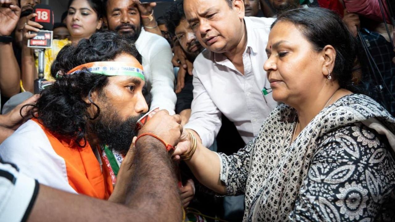 झारखंड परीक्षा आंदोलनाला मोठे यश; परीक्षा रद्द झाल्यानंतर देवेंद्र महतो यांच्यासह तिघांचे उपोषण मागे