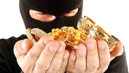 Navi Mumbai Crime: ‘आम्ही पोलीस आहोत’ म्हणत ६३ वर्षीय महिलेला गंडा; ३.८५ लाखांचे सोन्याचे दागिने लंपास