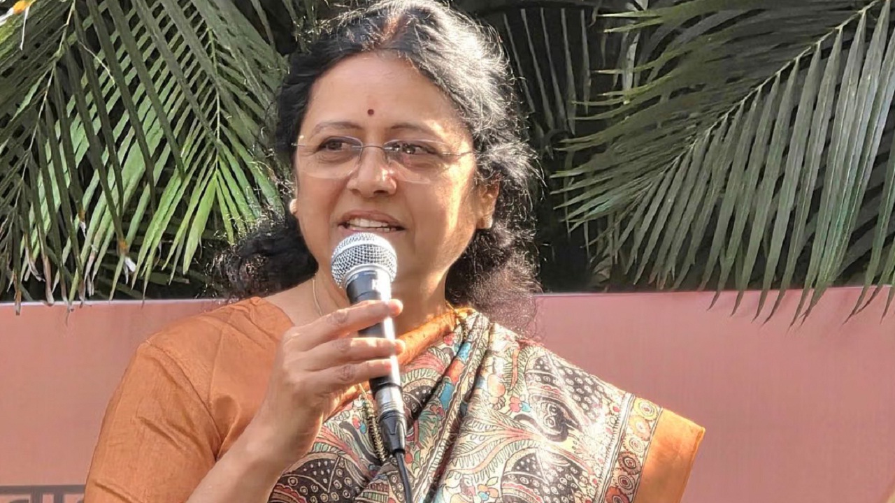 गणेशोत्सव, दहीहंडीत अंगविक्षेप कृष्णाला व गणपतीला आवडेल का? खासदार मेधा कुलकर्णींचा सवाल