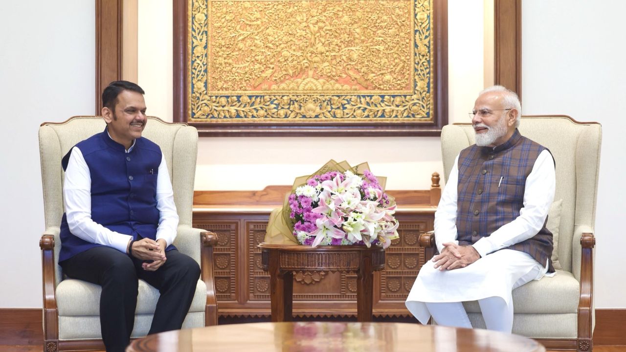 मुख्यमंत्री फडणवीसांची प्रधानमंत्री मोदींसोबत भेट; महाराष्ट्रातील प्रलंबित प्रकल्पांसाठी नेमकी काय झाली चर्चा?