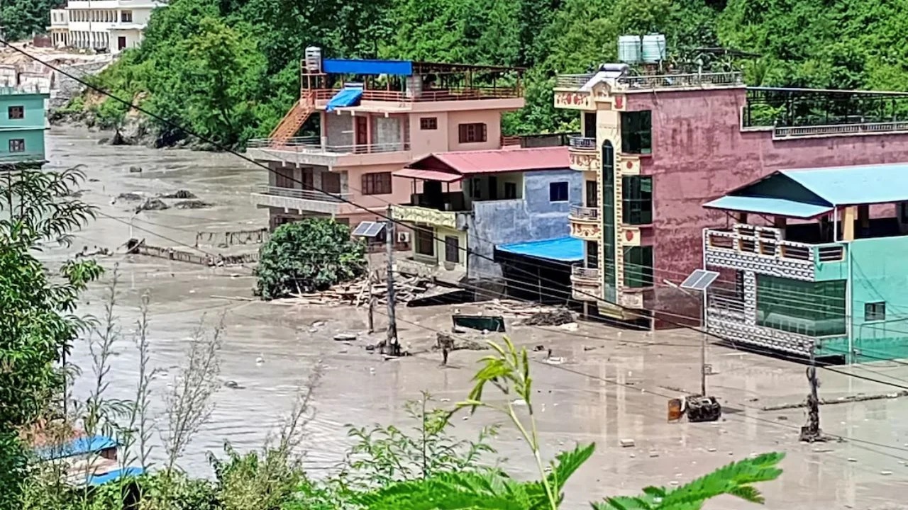 Nepal Flash Floods Impact : नेपाळमधील नद्यांचे पाणी वाढल्यास बिहारमध्ये चिंता का निर्माण वाढते? जाणून घ्या