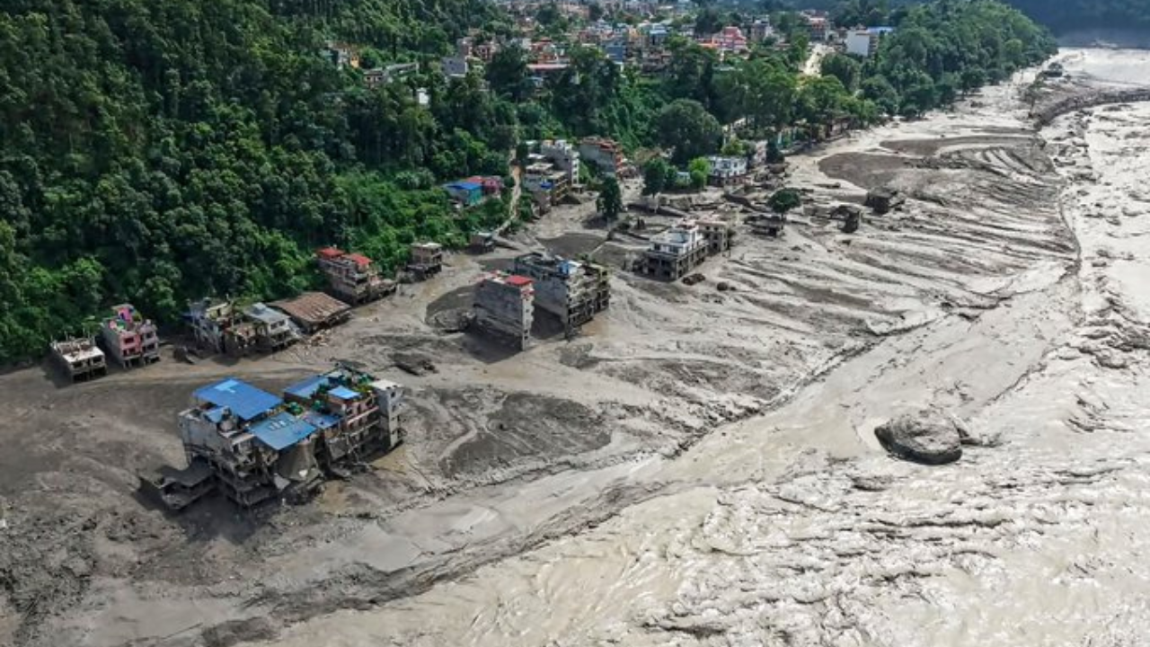 Nepal Flood: नेपाळ जलप्रलय! 13,000 सुरक्षा कर्मचारी बचावकार्यासाठी तैनात, 469 मृतदेह सापडले, दयनीय अवस्था