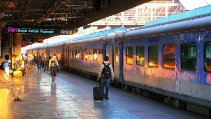 Raksha Bandhan 2026 : भारतीय रेल्वेची प्रवाशांना भेट, रक्षाबंधनानिमित्त या रुट्सवर सोडणार स्पेशन गाड्या