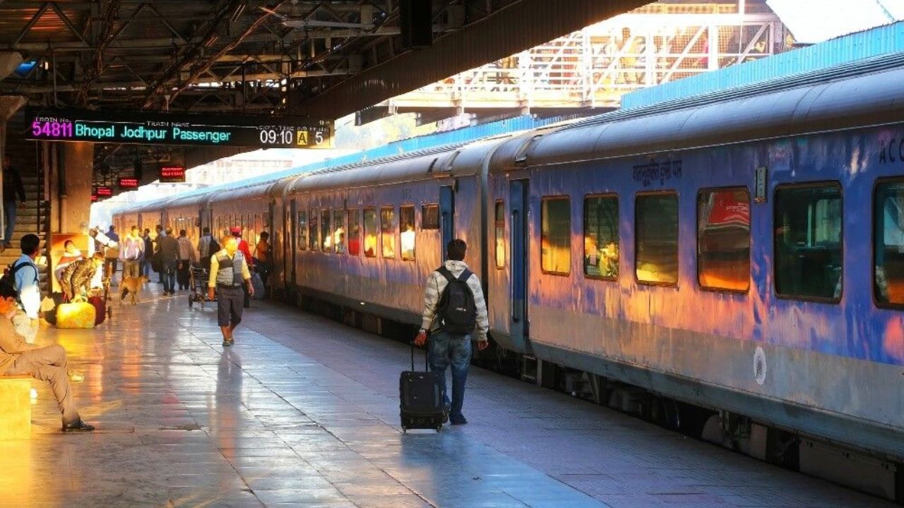Raksha Bandhan 2026 : भारतीय रेल्वेची प्रवाशांना भेट, रक्षाबंधनानिमित्त या रुट्सवर सोडणार स्पेशन गाड्या