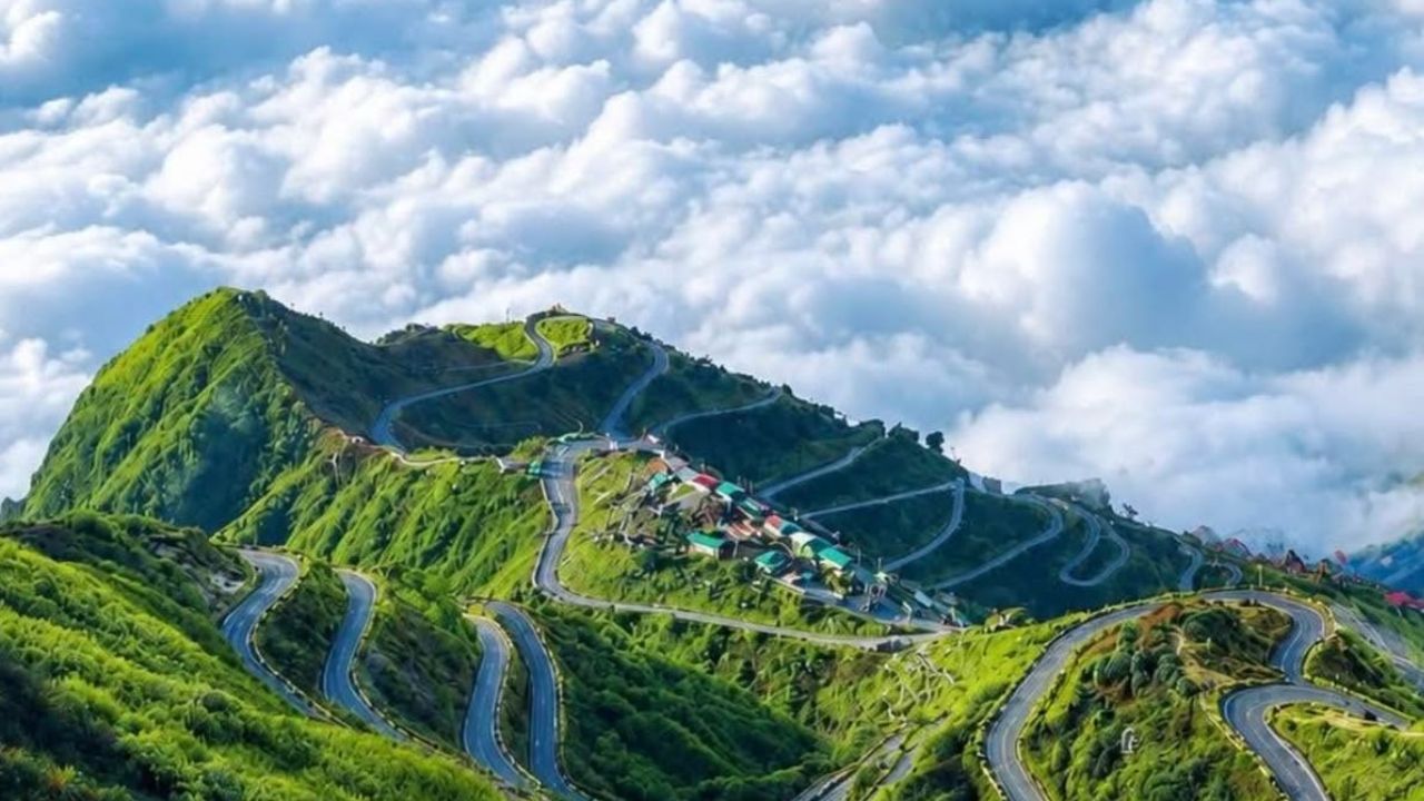 स्वर्गापेक्षाही सुंदर! ढगांच्या कुशीत वसलंय हे सुंदर गाव, थांबी व्ह्यू पॉइंटवरून दिसतं कांचनजंगाचं अद्भुत रूप