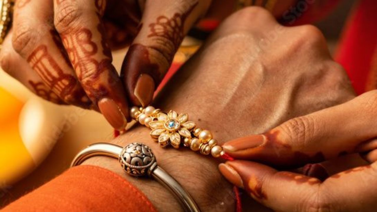 भावाला राखी पाठवायची राहिली? आता देश-विदेशात अवघ्या १५ मिनिटांत पोहोचवता येईल राखी