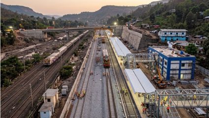 कल्याण-बदलापूर रेल्वेची क्षमता वाढणार; ३१ पूल पूर्ण, चिखलोली स्थानक अंतिम टप्प्यात