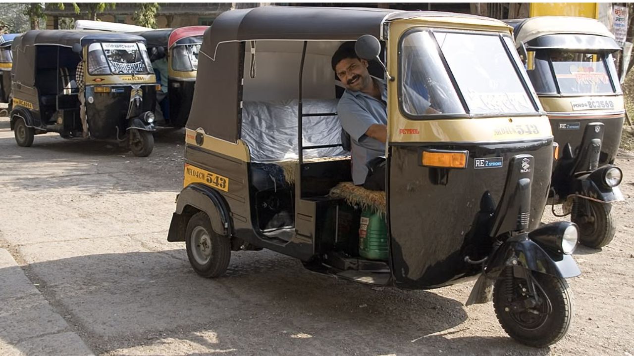 ‘मराठी येत नाही? मग घ्या नोटीस!’ पहिल्याच दिवशी १,२६८ टॅक्सी-रिक्षा चालकांवर कारवाई; शिकण्यासाठी महिनाभराची मुदत