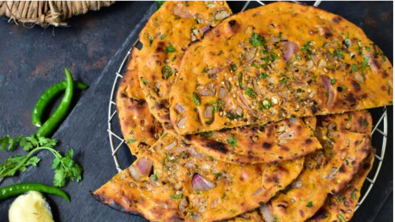 Missi Roti Recipe : गहू आणि बेसनापासून तयार केली जाणारी खमंग आणि पाैष्टीक चपाती, तुम्ही कधी मेस्सी रोटी खाल्ली आहे का?