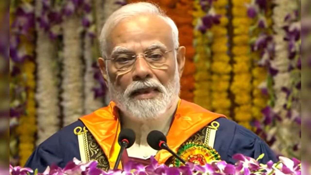 PM Modi: ‘आयुष्याची परीक्षा आऊट …..’! आयआयटी दिल्लीच्या दीक्षांत सोहळ्यात पंतप्रधानांचा विद्यार्थ्यांशी थेट संवाद!