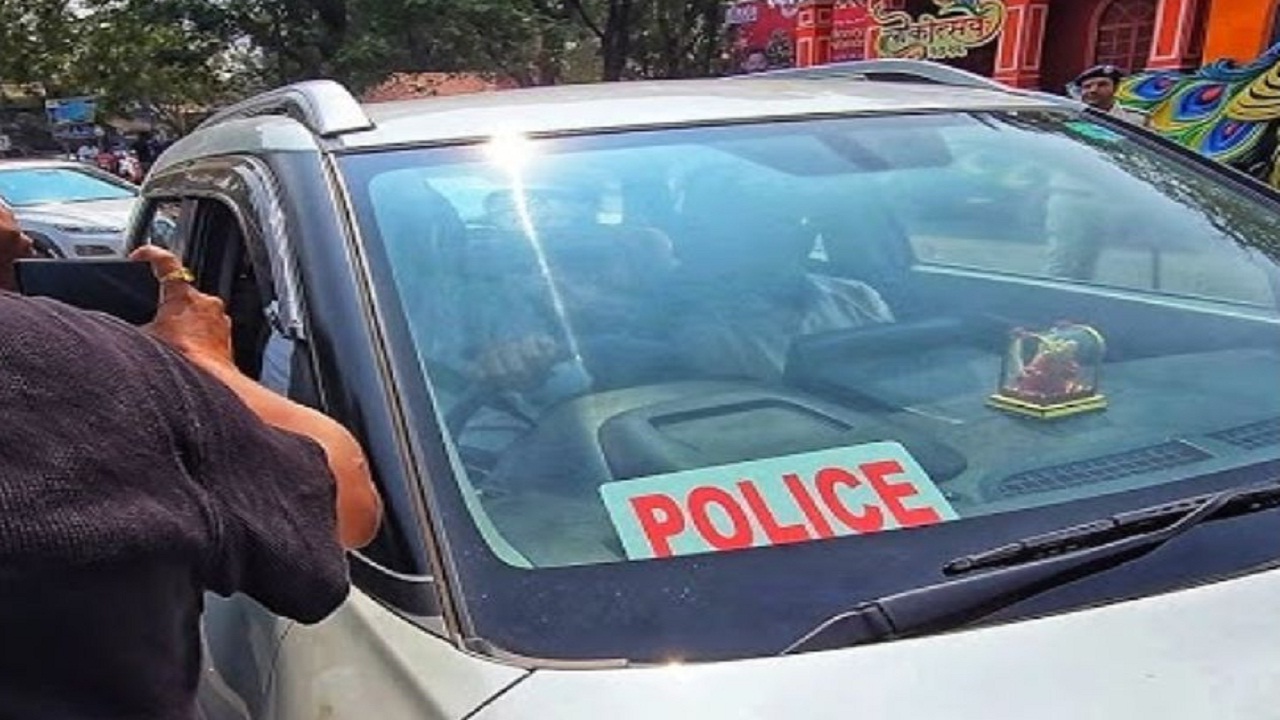 खासगी वाहनांवर ‘पोलिस’ शब्द लिहिणे पडणार महागात; सर्व पोलीस आयुक्त, अधीक्षकांना दिले कारवाईचे आदेश