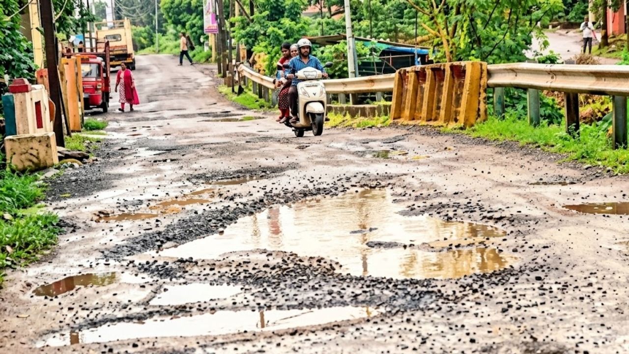 Raigad News: खड्ड्यांतूनच गणेशभक्तांचा प्रवास? साईनगरच्या रस्त्यांची चाळण, प्रशासनाकडे तातडीच्या दुरुस्तीची मागणी