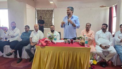 उद्योगमंत्र्यांनी सुट्टीच्य दिवशी नव्हे, तर कामाच्या दिवशी चाकणमध्ये यावे; रोहीत पवारांचा हल्लाबोल