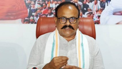 आदिवासी विद्यार्थ्यांच्या मागण्या तातडीने मान्य करा, अन्यथा…; हर्षवर्धन सपकाळांचा इशारा