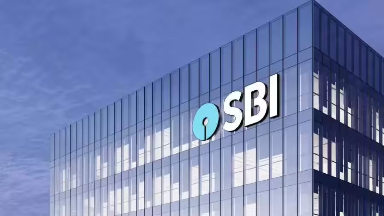 SBI Clerk recruitment: एसबीआयकडून तब्बल ९,७६६ पदांसाठी मेगा भरती जाहीर; कोण करू शकते अर्ज? जाणून घ्या सविस्तर!