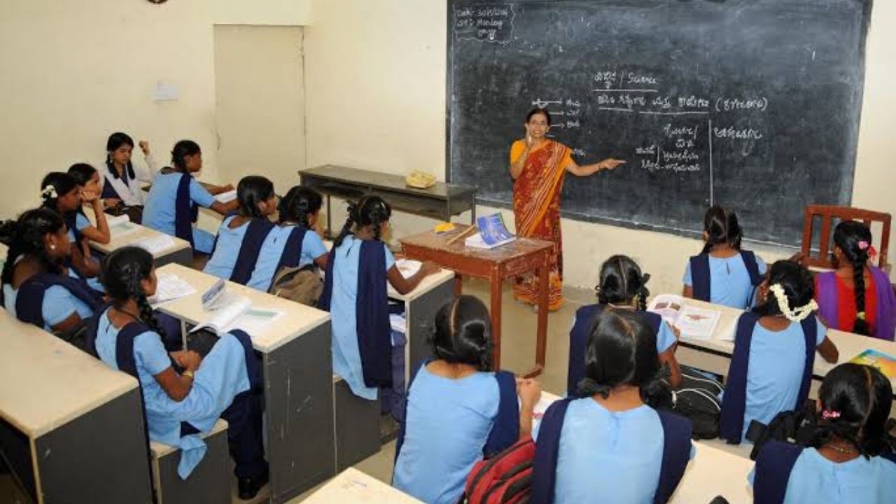 Government Schools: गेल्या १० वर्षांत देशातील ९४ हजार सरकारी शाळा का बंद झाल्या? नीती आयोगाच्या अहवालातील खुलासा एकदा वचाच