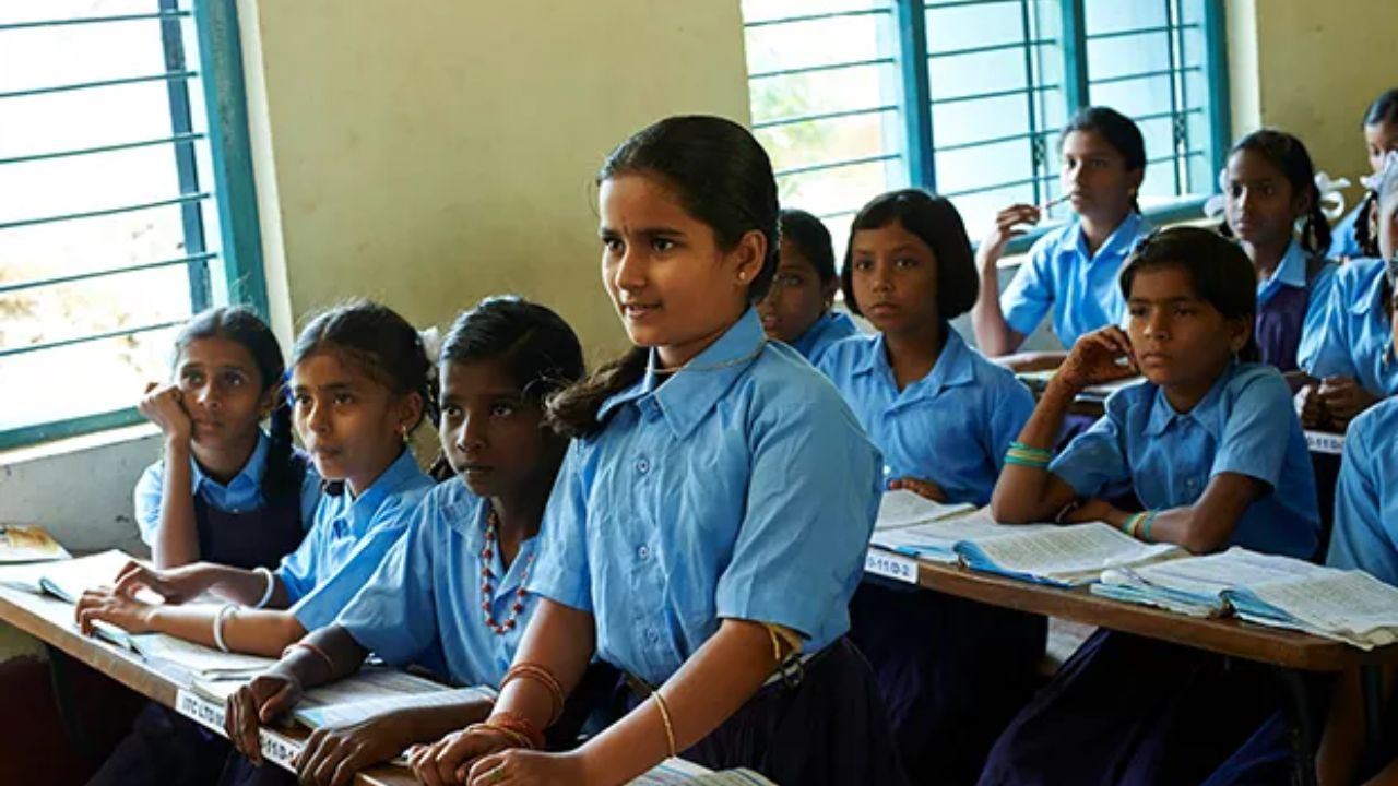 School Education: शाळांमधील पटसंख्या वाढवण्यासाठी आणि ड्रॉपआउट रोखण्यासाठी केंद्र सरकारचे नेमके धोरण काय? जाणून घ्या सविस्तर!
