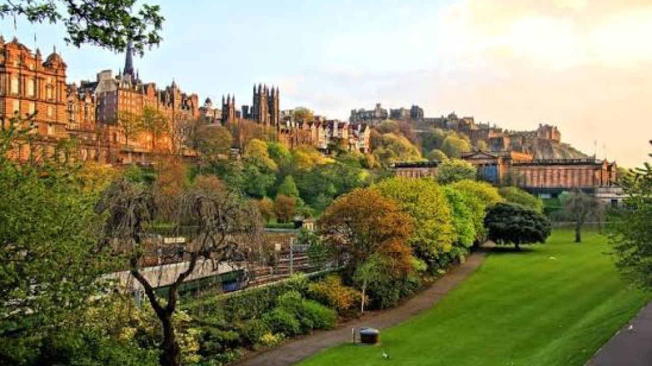 Study in Scotland: स्कॉटलंडमध्ये उच्च शिक्षण घेण्याचे स्वप्न पाहताय? जाणून घ्या प्रवेश, खर्च आणि व्हिसाची संपूर्ण माहिती!