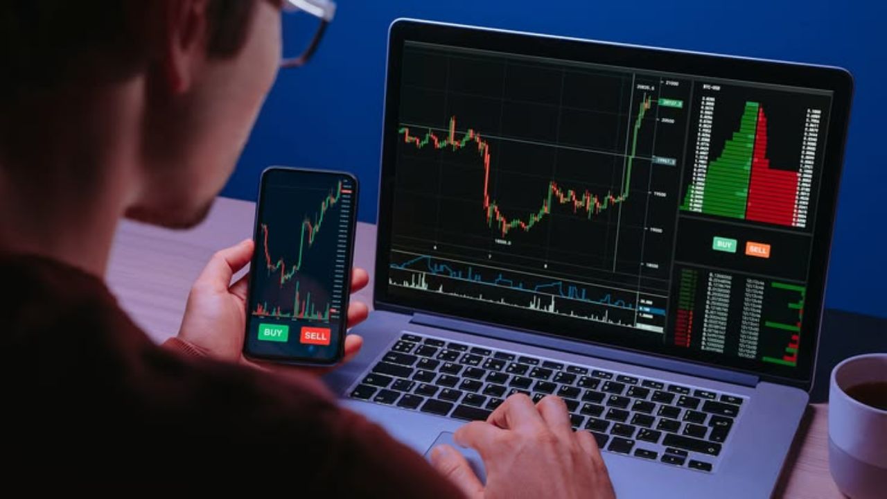 Share Market Today: शेअर बाजारात दबाव कायम? सेन्सेक्स-निफ्टी नकारात्मक पातळीवर उघडण्याची शक्यता, या शेअर्सवर ठेवा नजर
