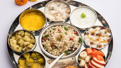 Fasting Food Prices: यंदा श्रावणातील उपवासही महागणार!फळांसह किराणा मालाच्या दरात मोठी वाढ; जाणून घ्या नवे दर