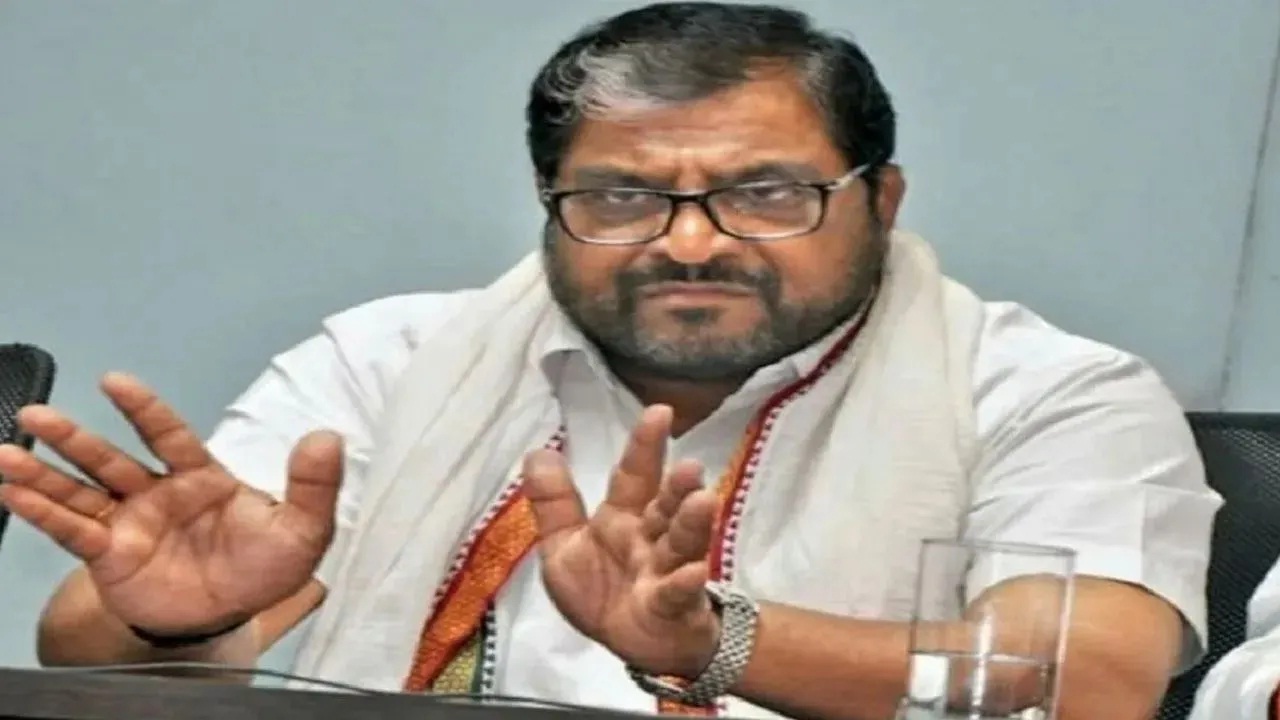 मुबलक साठा असताना अचानक साखरेची दरवाढ का? राजू शेट्टी यांचा हल्लाबोल; 20 हजार कोटींच्या घोटाळ्याचा आरोप