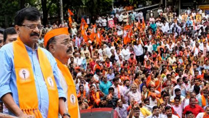 Nashik Potholes: नाशिकमध्ये ठाकरे गटाचा एल्गार! ‘मनपावर सदोष मनुष्यवधाचा गुन्हा दाखल करा’; संजय राऊतांचा प्रशासनावर हल्लाबोल