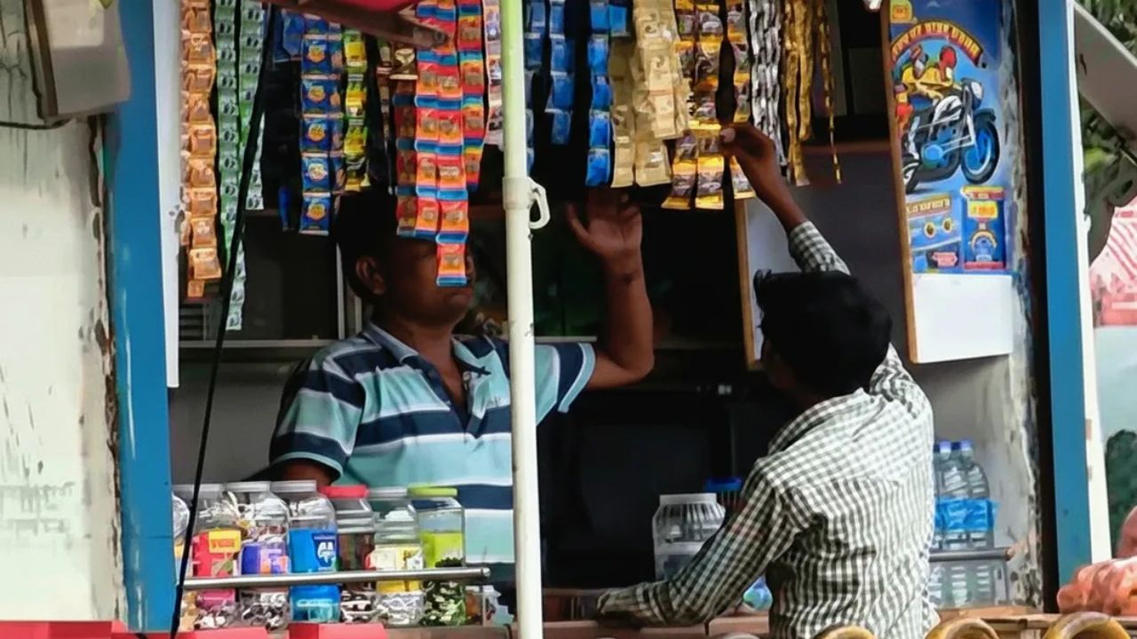 Solapur News : विद्यार्थ्यांचा जीव धोक्यात? माळशिरस तालुक्यात गुटख्याची खुलेआम विक्री, तर शासनाची बंदी कागदावरच?