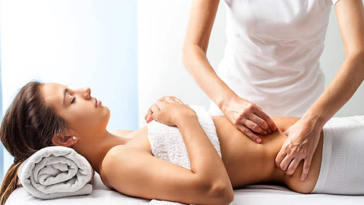 Stomach Massage: पोटाचा मसाज देऊ शकतो बद्धकोष्ठता-ब्लोटिंगपासून सुटका, कसे जाणून घ्या